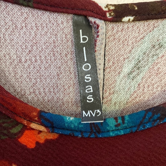 Maroon flowered dress - Picture 3 of 3